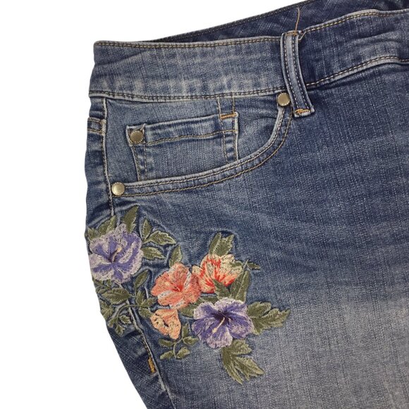 torrid Denim Shorts Jean Stretch Blue Size 20 Embroidered Short Floral - Picture 2 of 7